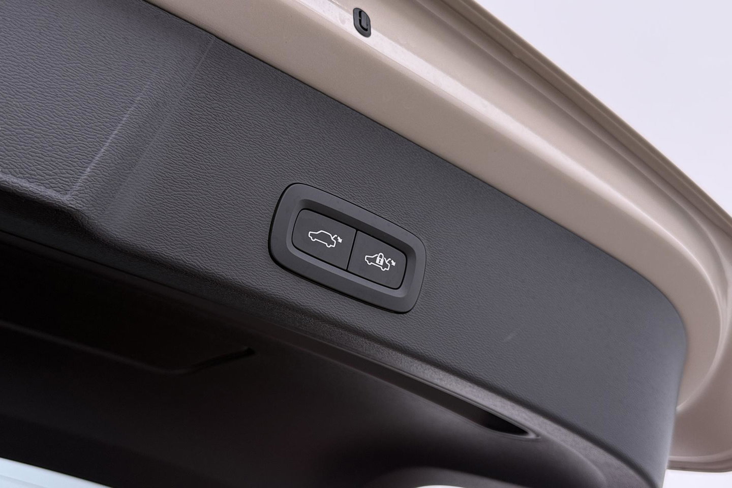 Volvo EX40 Twin Motor Plus 82 kWh | ACC | Harman/Kardon | 360° Camera | Stoel+Stuurverwarming | Keyless