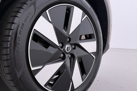 Volvo EX40 Twin Motor Plus 82 kWh | ACC | Harman/Kardon | 360° Camera | Stoel+Stuurverwarming | Keyless