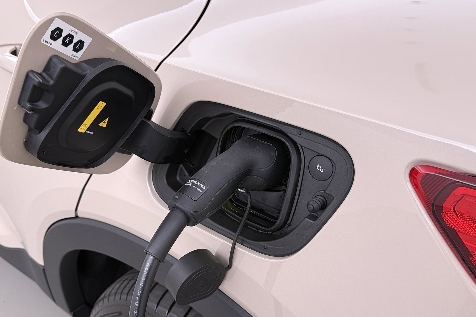 Volvo EX40 Twin Motor Plus 82 kWh | ACC | Harman/Kardon | 360° Camera | Stoel+Stuurverwarming | Keyless