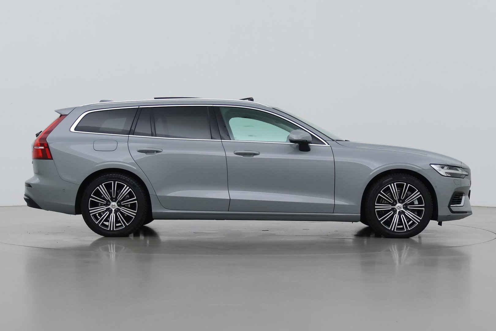 Volvo V60 T8 Plug-in hybrid Plus Bright | ACC | Panoramadak | 360° Camera | Head-Up | Harman/Kardon | Stoelventilatie | Keyless | 19 Inch