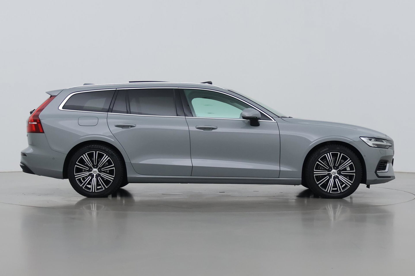 Volvo V60 T8 Plug-in hybrid Plus Bright | ACC | Panoramadak | 360° Camera | Head-Up | Harman/Kardon | Stoelventilatie | Keyless | 19 Inch