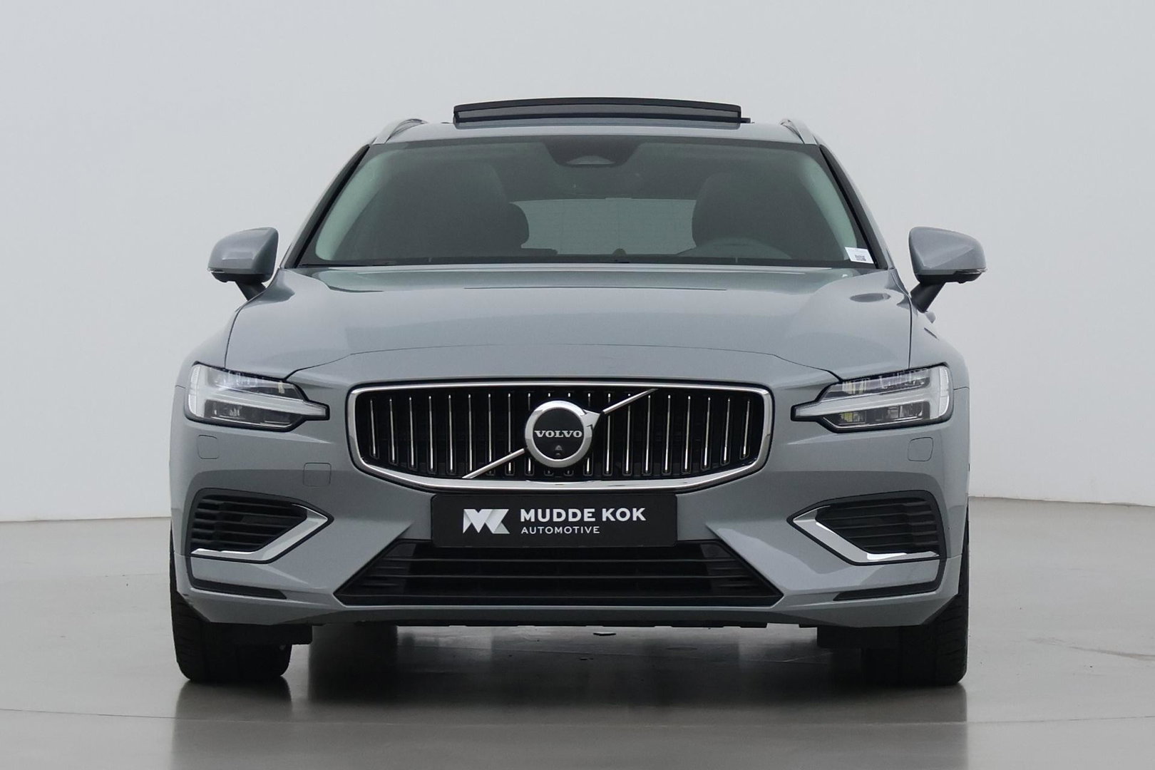 Volvo V60 T8 Plug-in hybrid Plus Bright | ACC | Panoramadak | 360° Camera | Head-Up | Harman/Kardon | Stoelventilatie | Keyless | 19 Inch