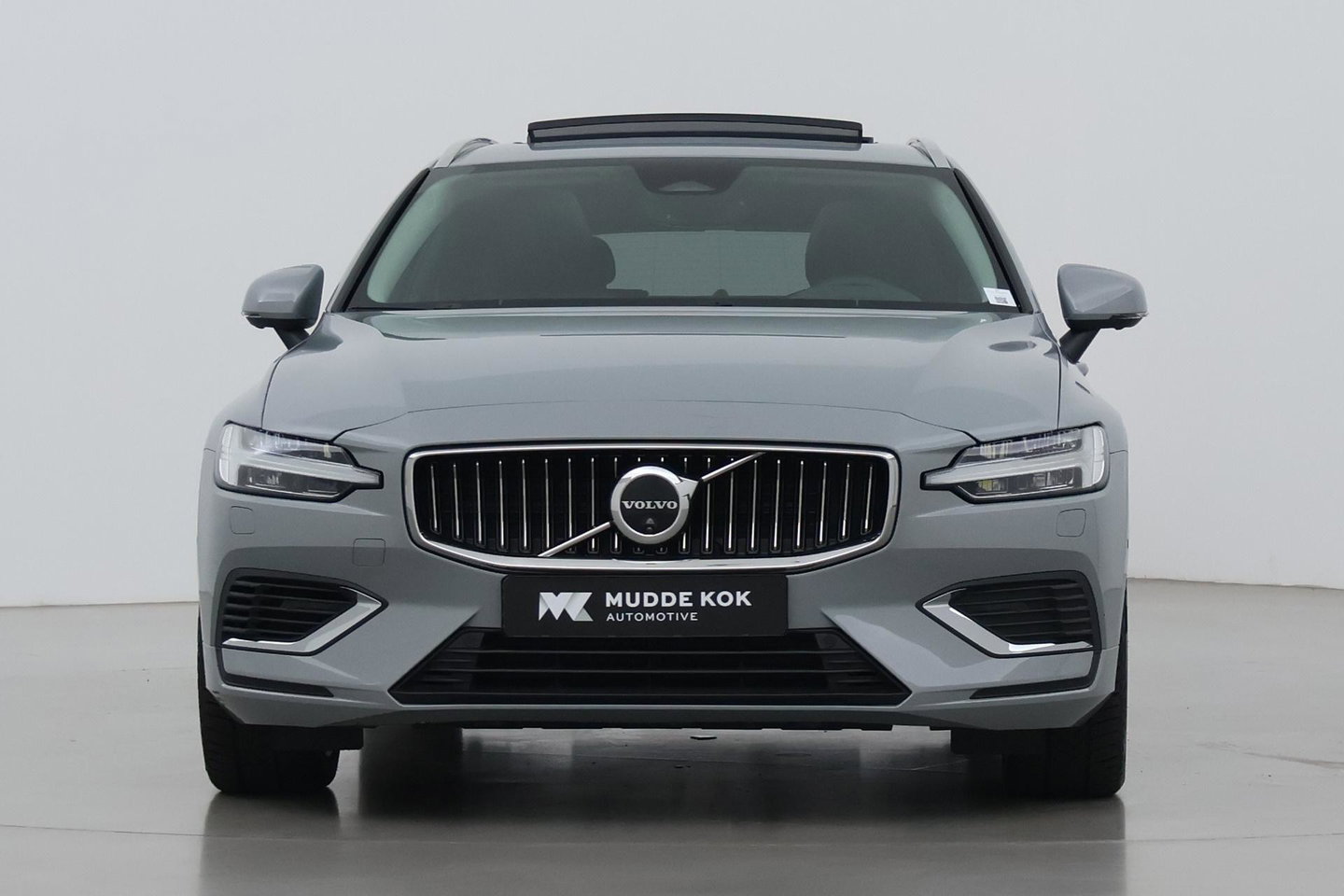 Volvo V60 T8 Plug-in hybrid Plus Bright | ACC | Panoramadak | 360° Camera | Head-Up | Harman/Kardon | Stoelventilatie | Keyless | 19 Inch