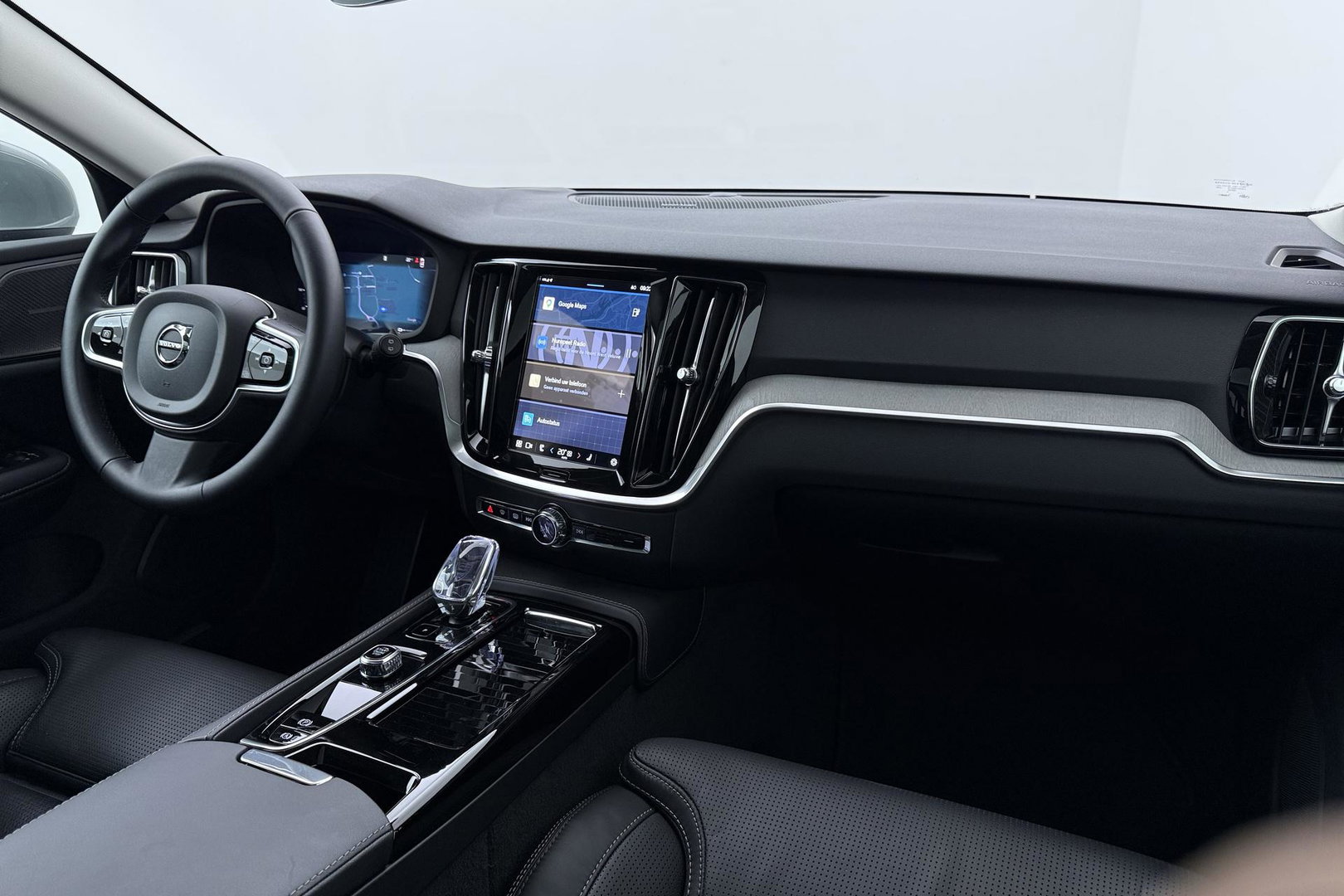 Volvo V60 T8 Plug-in hybrid Plus Bright | ACC | Panoramadak | 360° Camera | Head-Up | Harman/Kardon | Stoelventilatie | Keyless | 19 Inch