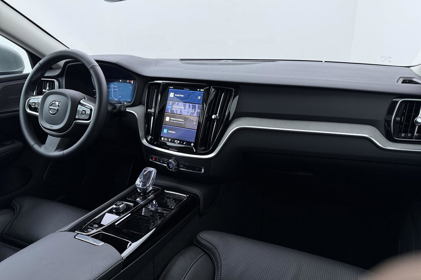 Volvo V60 T8 Plug-in hybrid Plus Bright | ACC | Panoramadak | 360° Camera | Head-Up | Harman/Kardon | Stoelventilatie | Keyless | 19 Inch