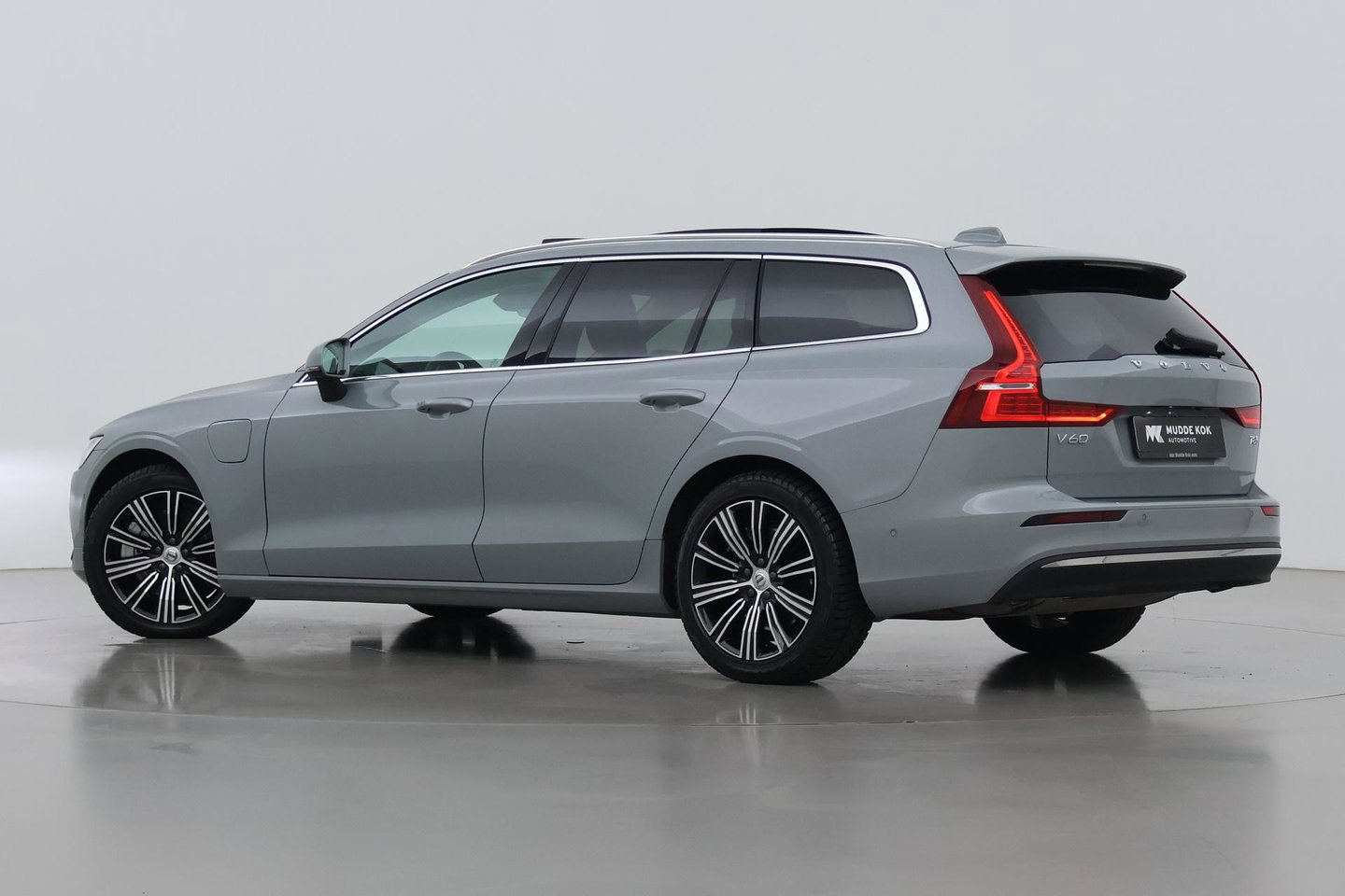 Volvo V60 T8 Plug-in hybrid Plus Bright | ACC | Panoramadak | 360° Camera | Head-Up | Harman/Kardon | Stoelventilatie | Keyless | 19 Inch