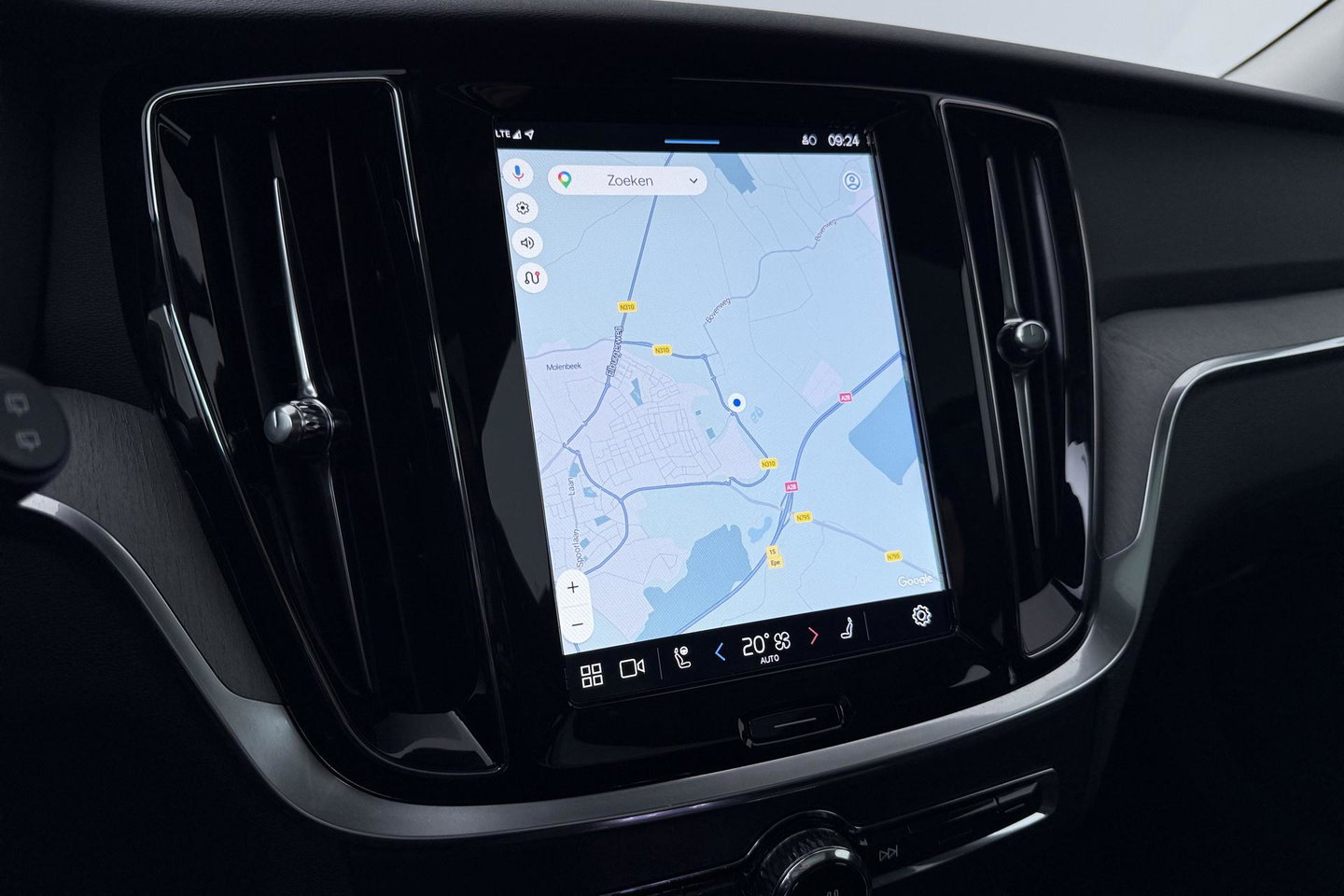 Volvo V60 T8 Plug-in hybrid Plus Bright | ACC | Panoramadak | 360° Camera | Head-Up | Harman/Kardon | Stoelventilatie | Keyless | 19 Inch