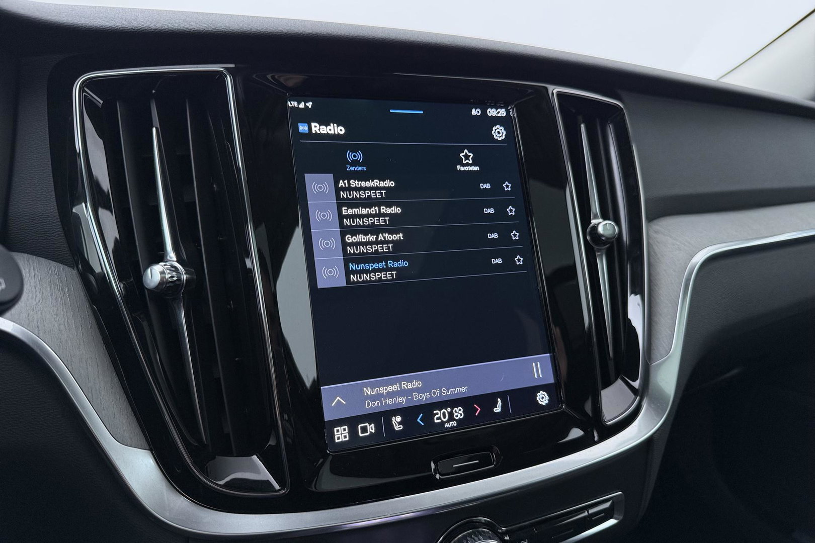 Volvo V60 T8 Plug-in hybrid Plus Bright | ACC | Panoramadak | 360° Camera | Head-Up | Harman/Kardon | Stoelventilatie | Keyless | 19 Inch