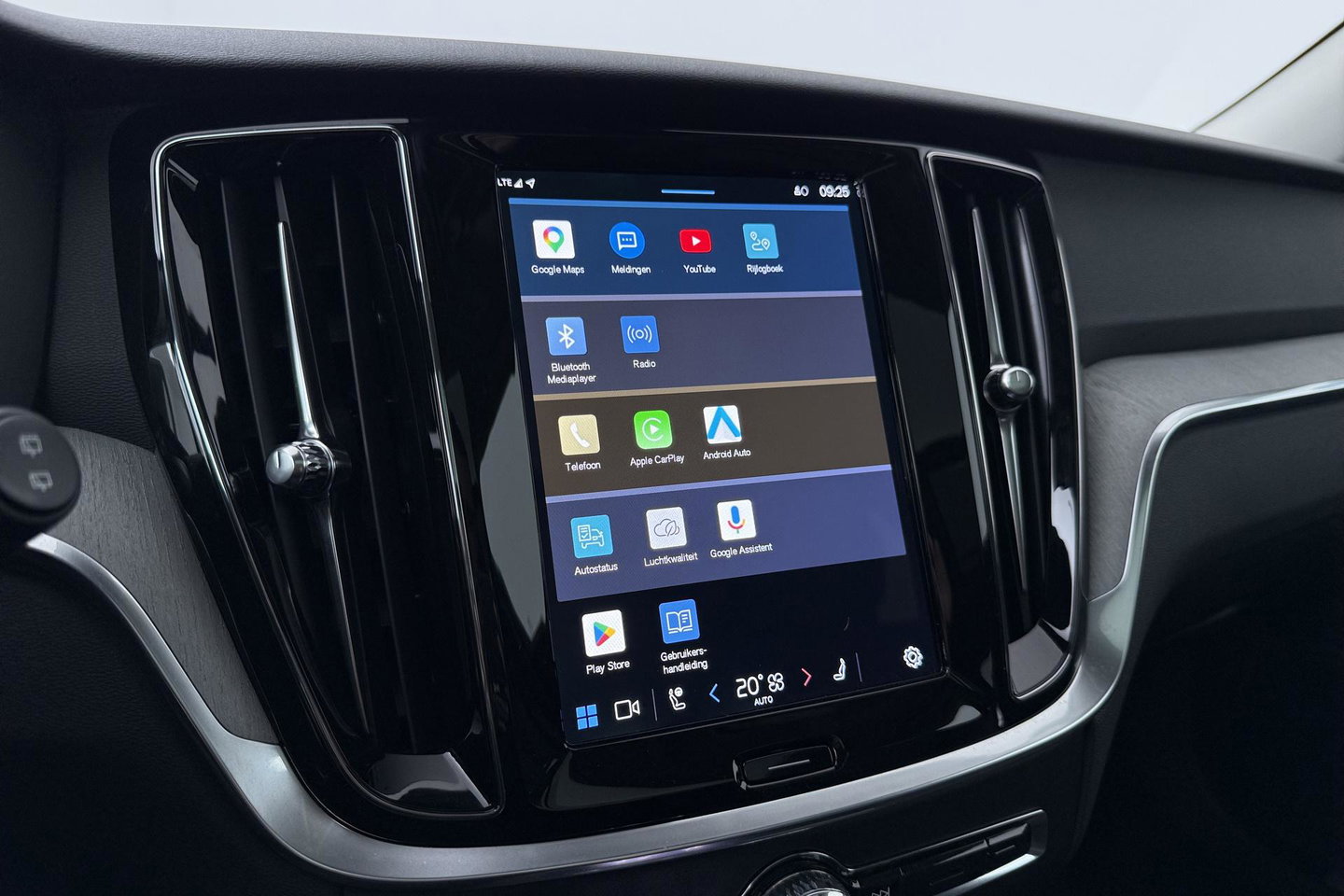 Volvo V60 T8 Plug-in hybrid Plus Bright | ACC | Panoramadak | 360° Camera | Head-Up | Harman/Kardon | Stoelventilatie | Keyless | 19 Inch