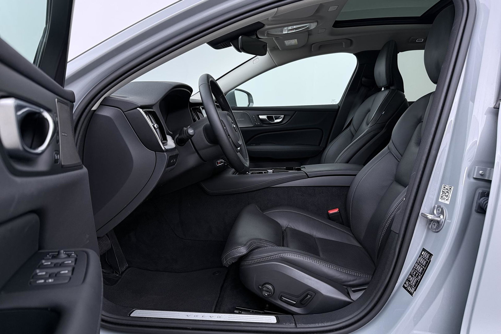 Volvo V60 T8 Plug-in hybrid Plus Bright | ACC | Panoramadak | 360° Camera | Head-Up | Harman/Kardon | Stoelventilatie | Keyless | 19 Inch