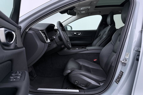 Volvo V60 T8 Plug-in hybrid Plus Bright | ACC | Panoramadak | 360° Camera | Head-Up | Harman/Kardon | Stoelventilatie | Keyless | 19 Inch