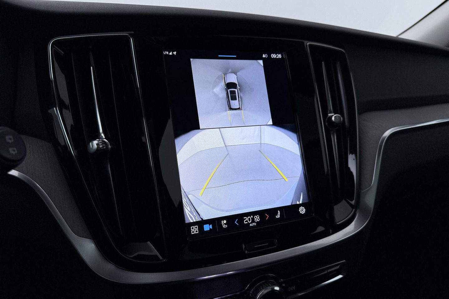 Volvo V60 T8 Plug-in hybrid Plus Bright | ACC | Panoramadak | 360° Camera | Head-Up | Harman/Kardon | Stoelventilatie | Keyless | 19 Inch