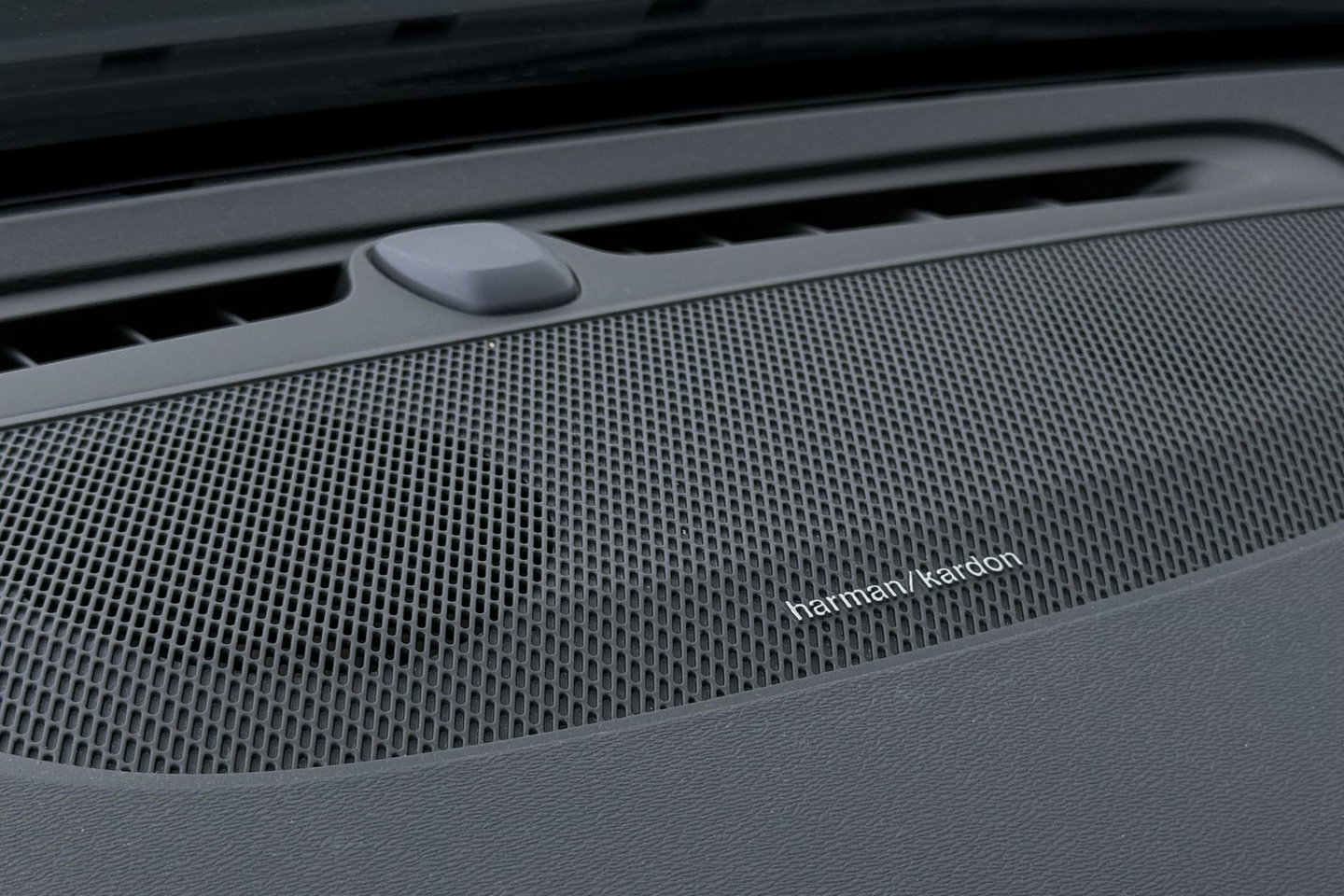 Volvo V60 T8 Plug-in hybrid Plus Bright | ACC | Panoramadak | 360° Camera | Head-Up | Harman/Kardon | Stoelventilatie | Keyless | 19 Inch