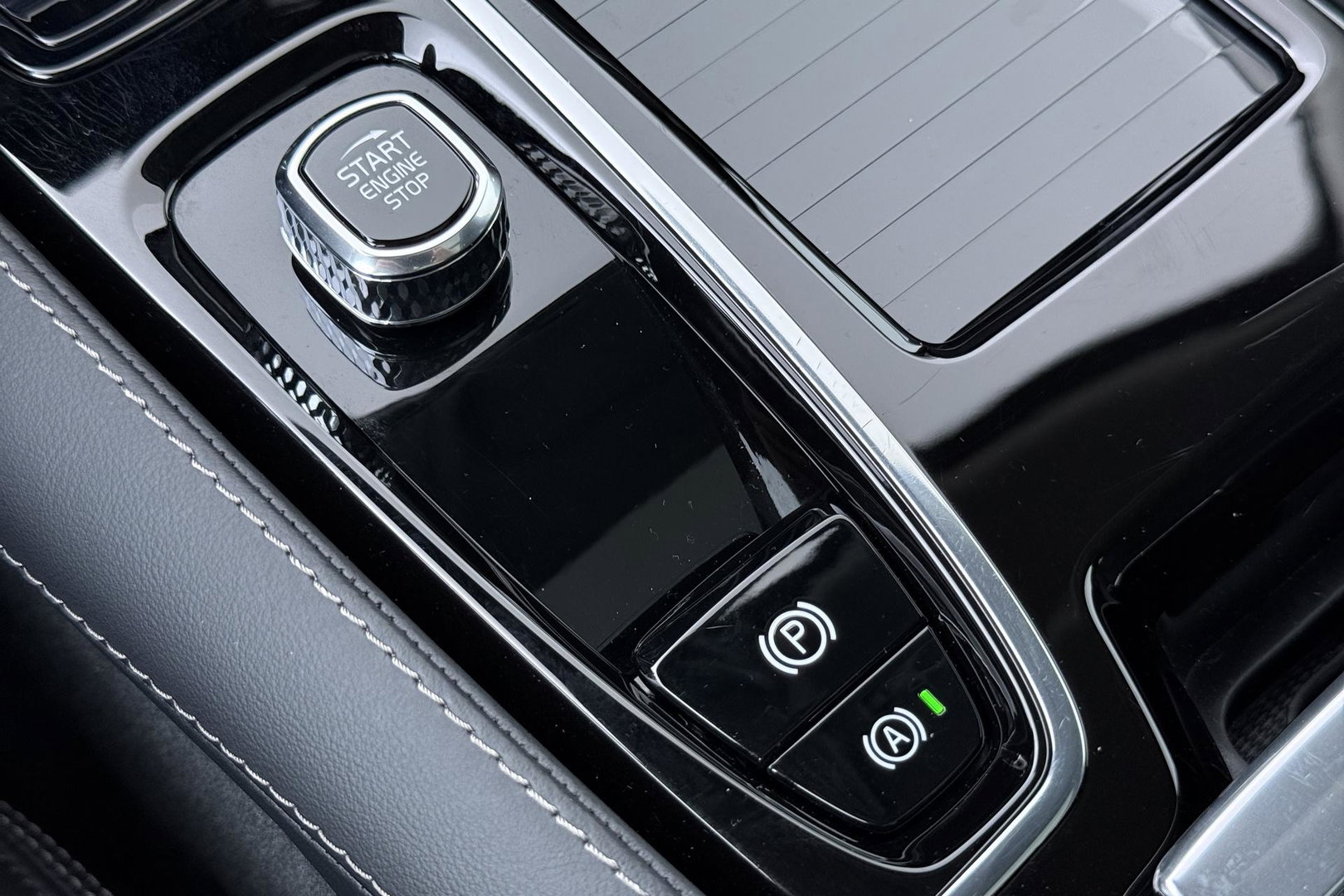 Volvo V60 T8 Plug-in hybrid Plus Bright | ACC | Panoramadak | 360° Camera | Head-Up | Harman/Kardon | Stoelventilatie | Keyless | 19 Inch