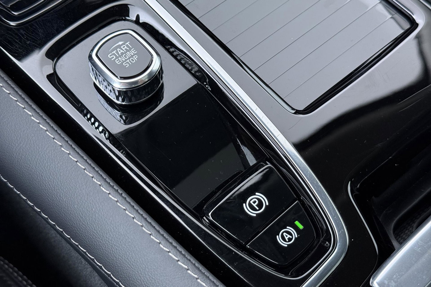 Volvo V60 T8 Plug-in hybrid Plus Bright | ACC | Panoramadak | 360° Camera | Head-Up | Harman/Kardon | Stoelventilatie | Keyless | 19 Inch