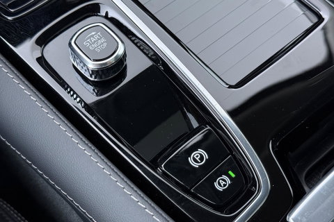 Volvo V60 T8 Plug-in hybrid Plus Bright | ACC | Panoramadak | 360° Camera | Head-Up | Harman/Kardon | Stoelventilatie | Keyless | 19 Inch
