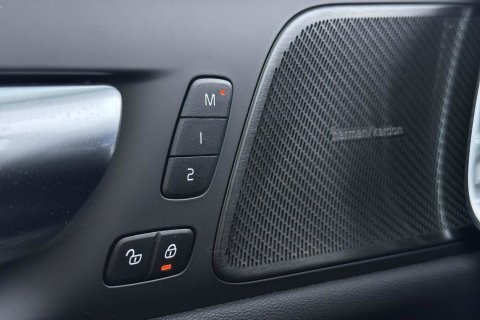 Volvo V60 T8 Plug-in hybrid Plus Bright | ACC | Panoramadak | 360° Camera | Head-Up | Harman/Kardon | Stoelventilatie | Keyless | 19 Inch