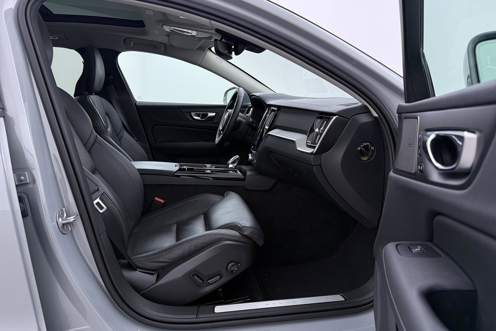 Volvo V60 T8 Plug-in hybrid Plus Bright | ACC | Panoramadak | 360° Camera | Head-Up | Harman/Kardon | Stoelventilatie | Keyless | 19 Inch