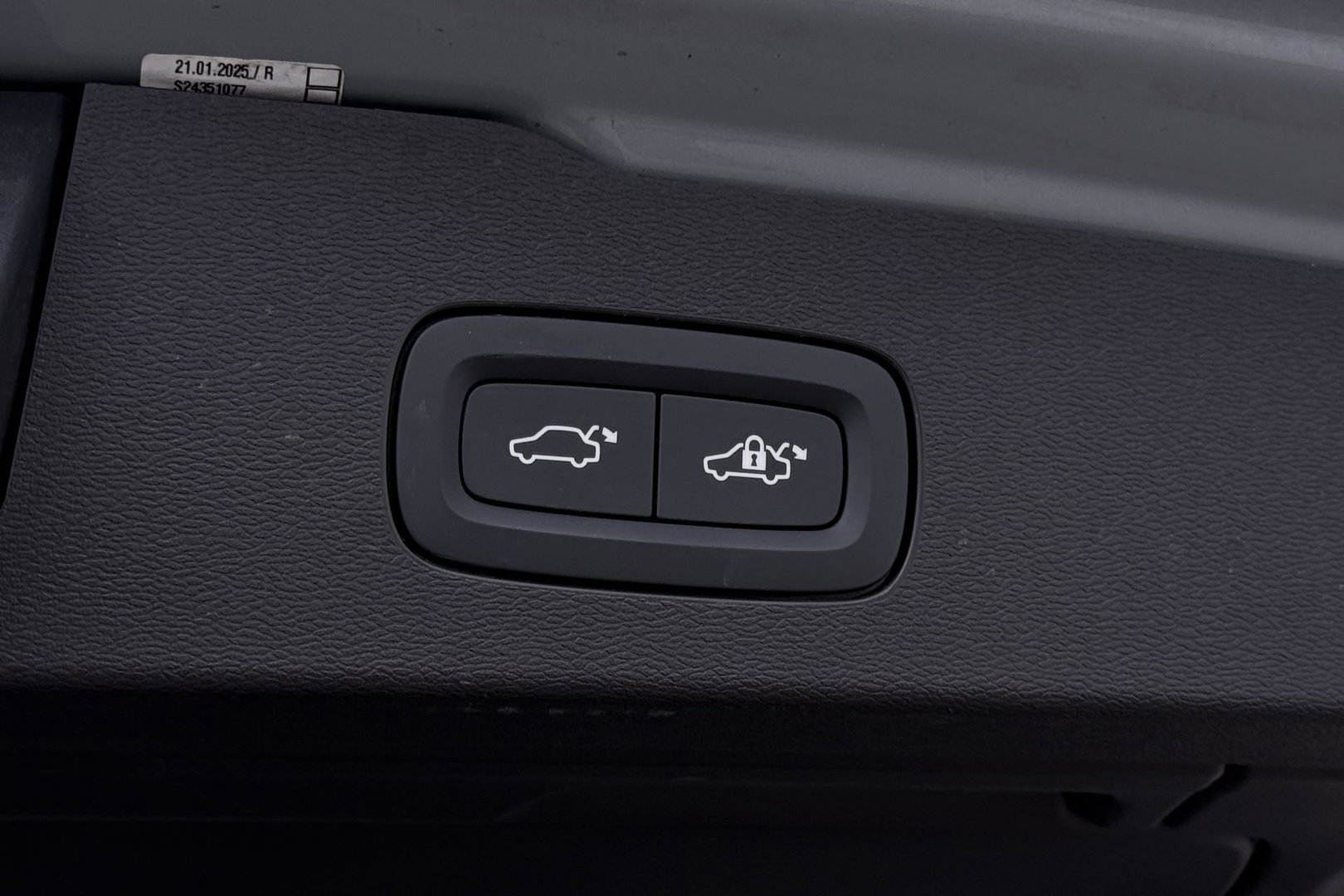 Volvo V60 T8 Plug-in hybrid Plus Bright | ACC | Panoramadak | 360° Camera | Head-Up | Harman/Kardon | Stoelventilatie | Keyless | 19 Inch