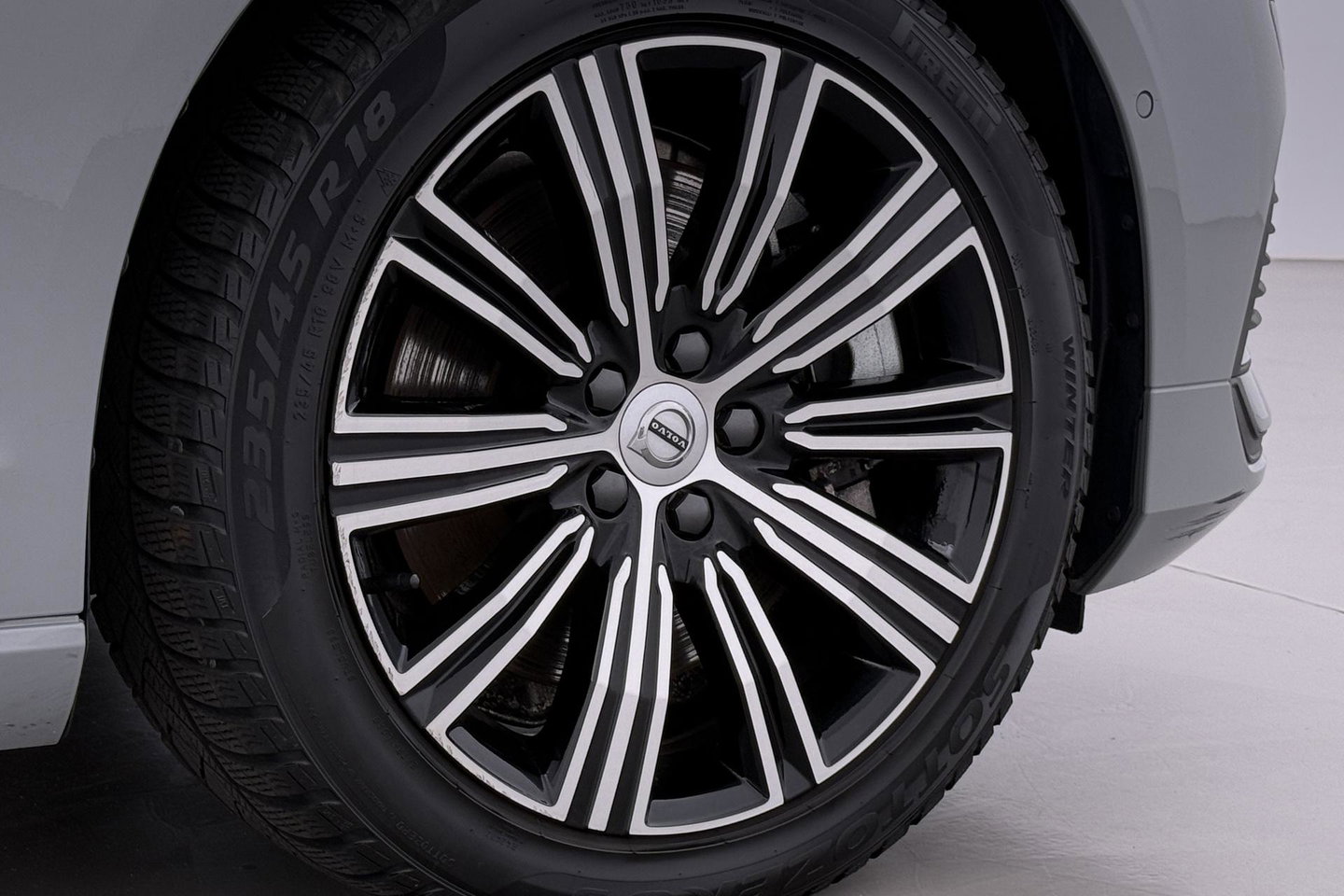 Volvo V60 T8 Plug-in hybrid Plus Bright | ACC | Panoramadak | 360° Camera | Head-Up | Harman/Kardon | Stoelventilatie | Keyless | 19 Inch