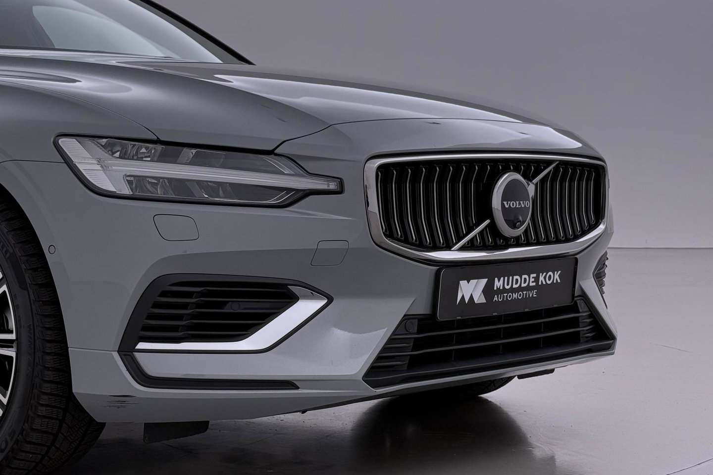 Volvo V60 T8 Plug-in hybrid Plus Bright | ACC | Panoramadak | 360° Camera | Head-Up | Harman/Kardon | Stoelventilatie | Keyless | 19 Inch