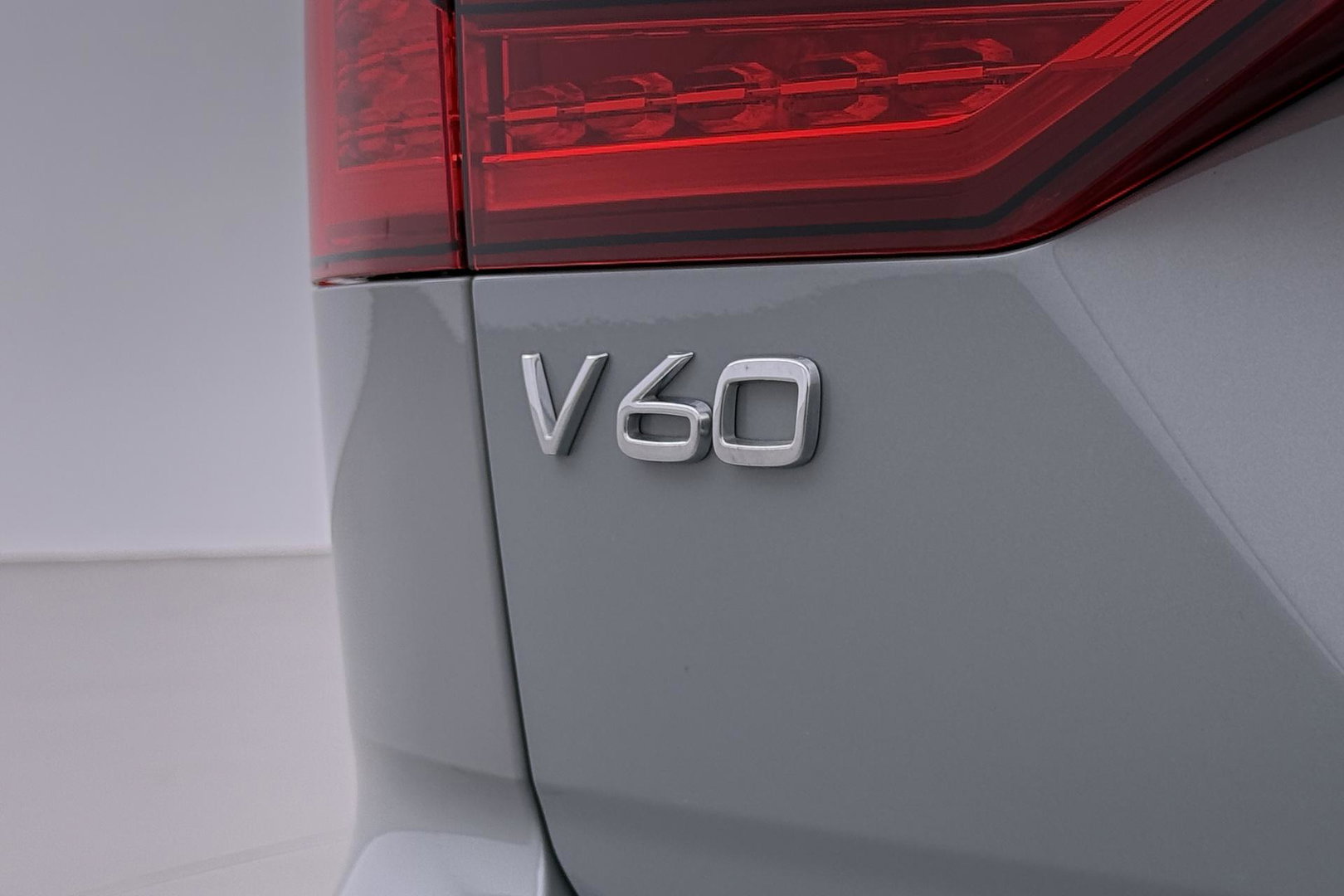 Volvo V60 T8 Plug-in hybrid Plus Bright | ACC | Panoramadak | 360° Camera | Head-Up | Harman/Kardon | Stoelventilatie | Keyless | 19 Inch