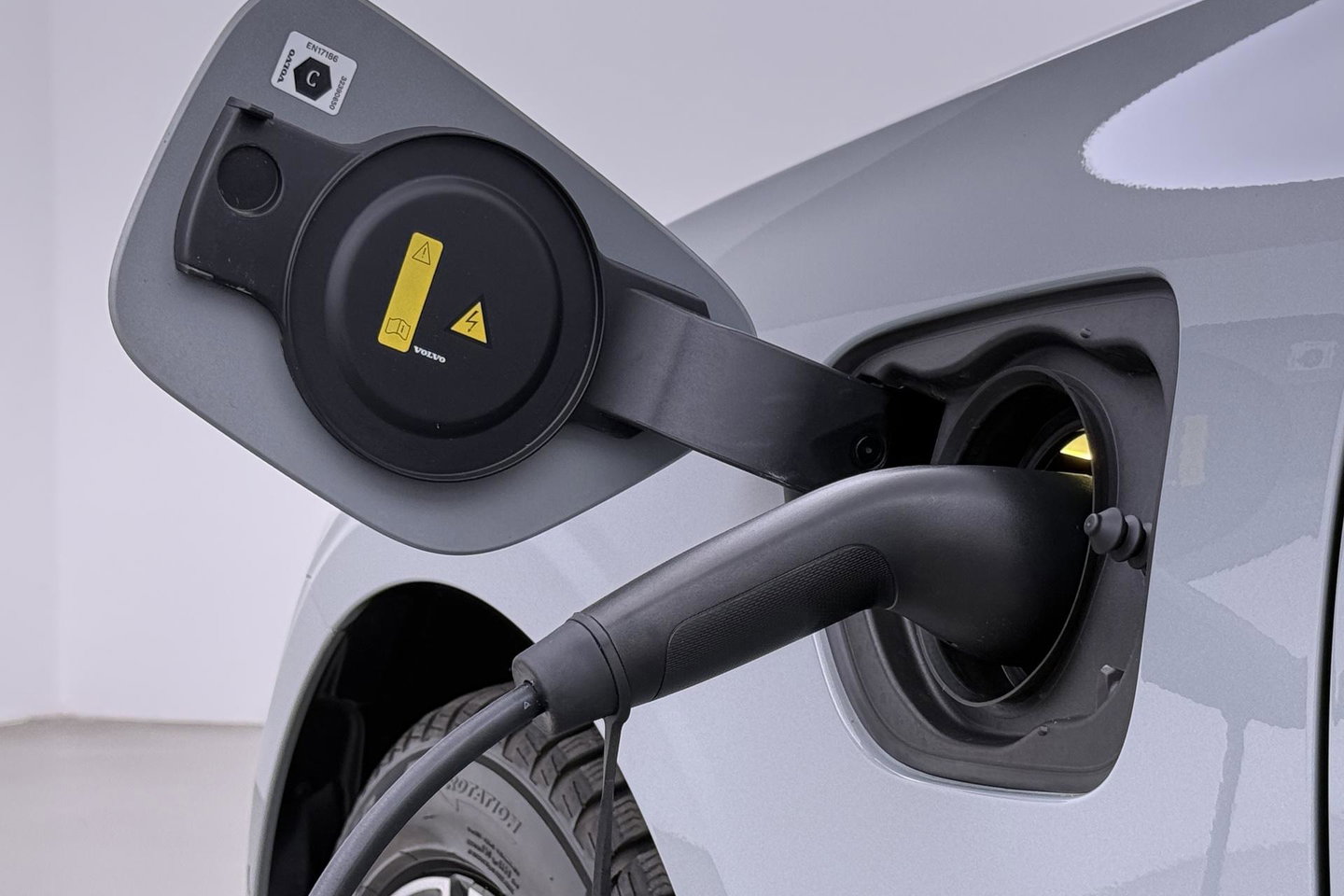 Volvo V60 T8 Plug-in hybrid Plus Bright | ACC | Panoramadak | 360° Camera | Head-Up | Harman/Kardon | Stoelventilatie | Keyless | 19 Inch