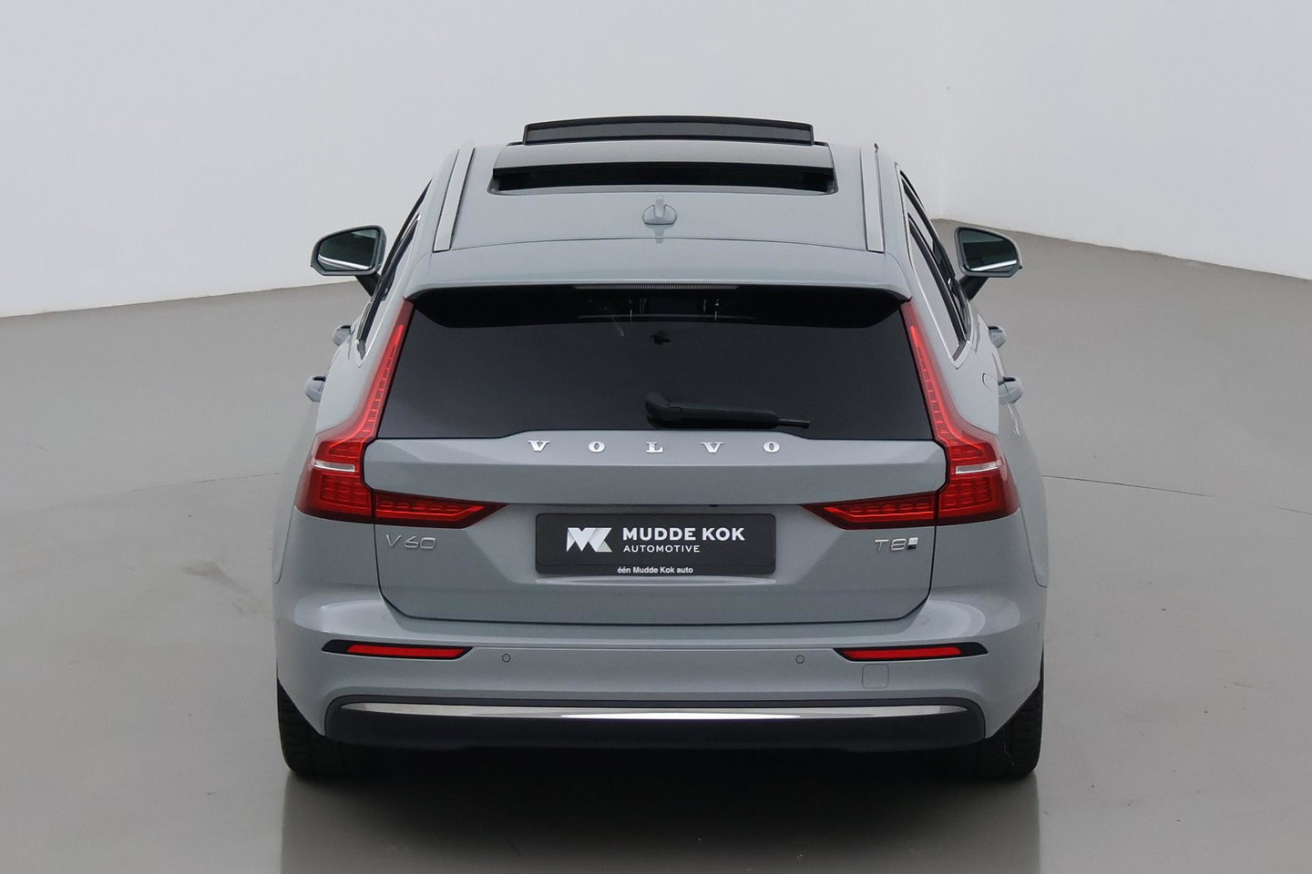 Volvo V60 T8 Plug-in hybrid Plus Bright | ACC | Panoramadak | 360° Camera | Head-Up | Harman/Kardon | Stoelventilatie | Keyless | 19 Inch