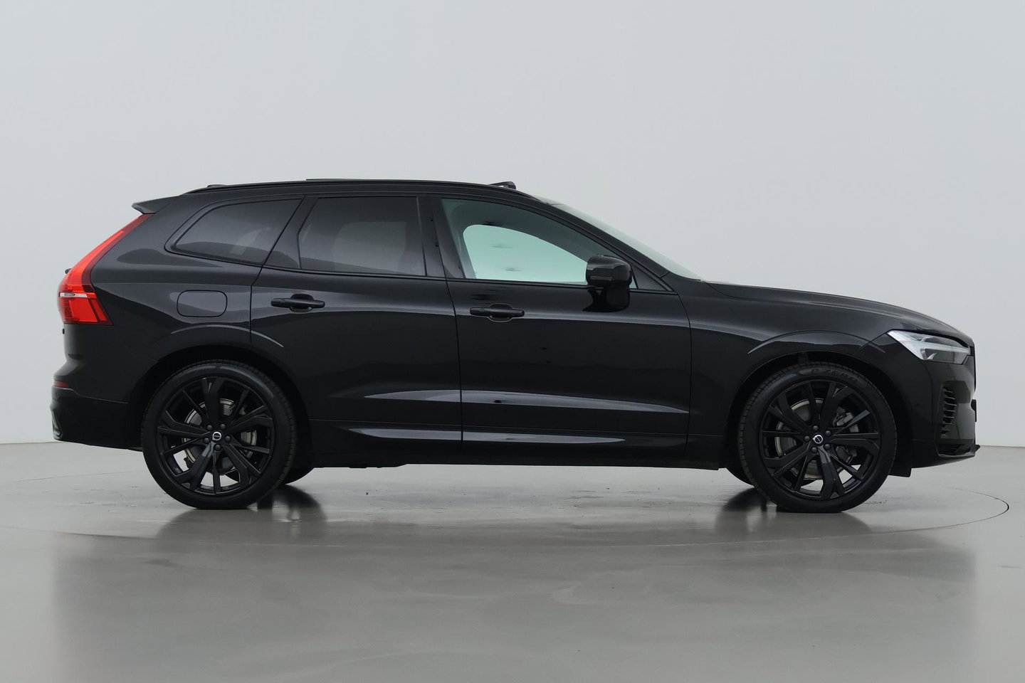 Volvo XC60 T6 Plug-in hybrid Ultra Black Edition | Luchtvering | Bowers&Wilkins | Massage | Head-Up | 360° Camera