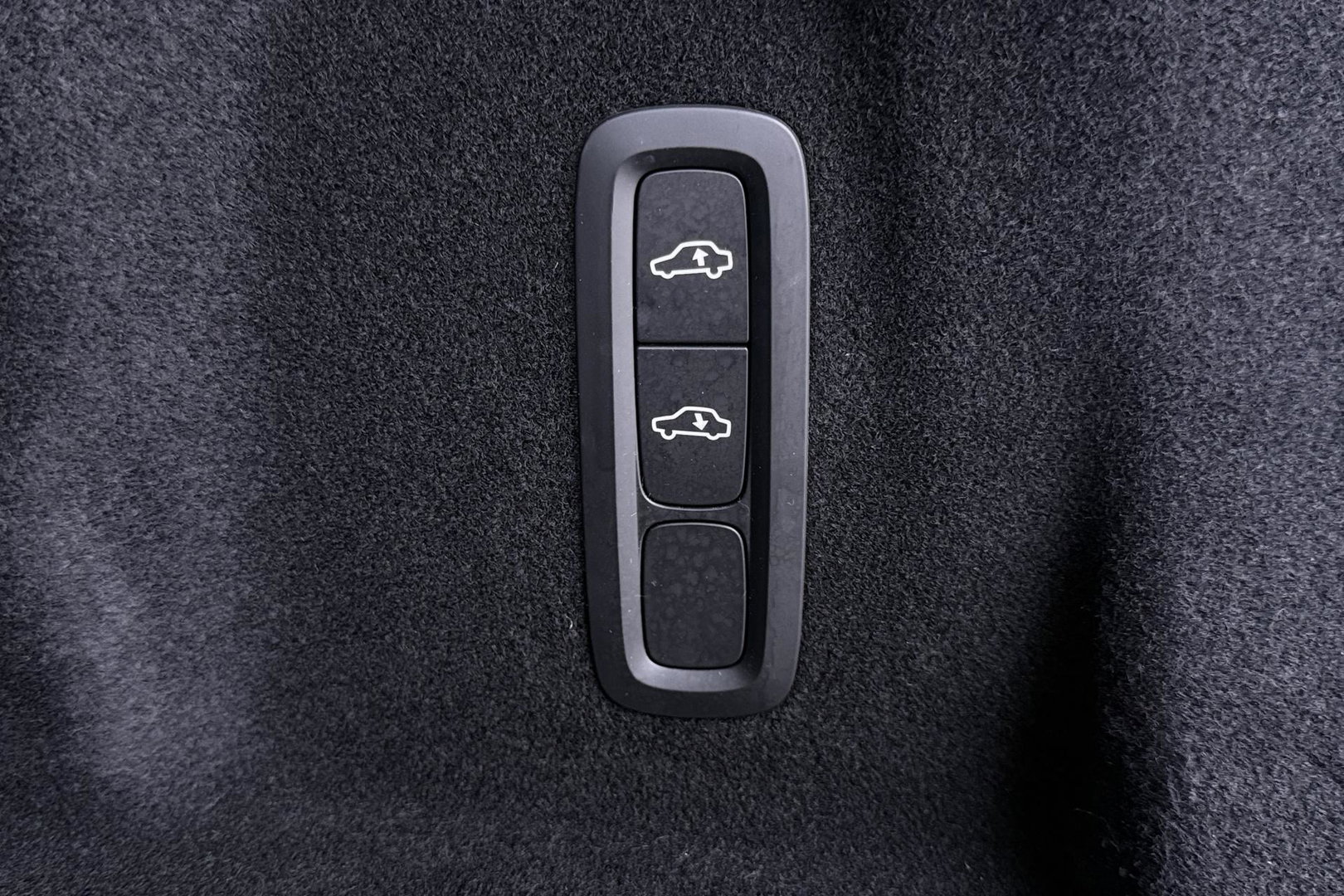 Volvo XC60 T6 Plug-in hybrid Ultra Black Edition | Luchtvering | Bowers&Wilkins | Massage | Head-Up | 360° Camera