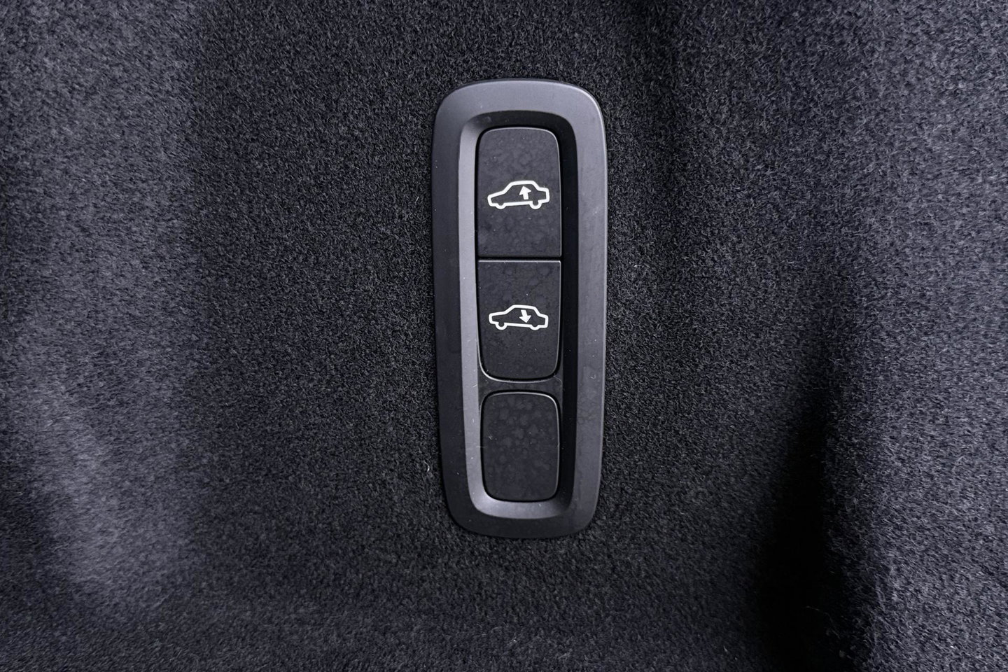 Volvo XC60 T6 Plug-in hybrid Ultra Black Edition | Luchtvering | Bowers&Wilkins | Massage | Head-Up | 360° Camera