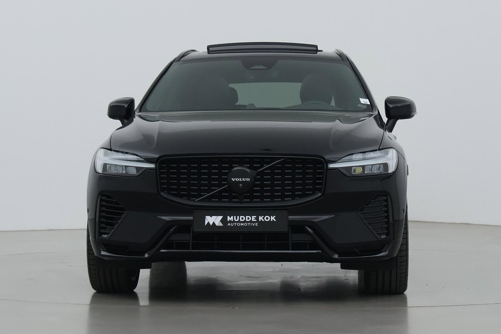 Volvo XC60 T6 Plug-in hybrid Ultra Black Edition | Luchtvering | Bowers&Wilkins | Massage | Head-Up | 360° Camera