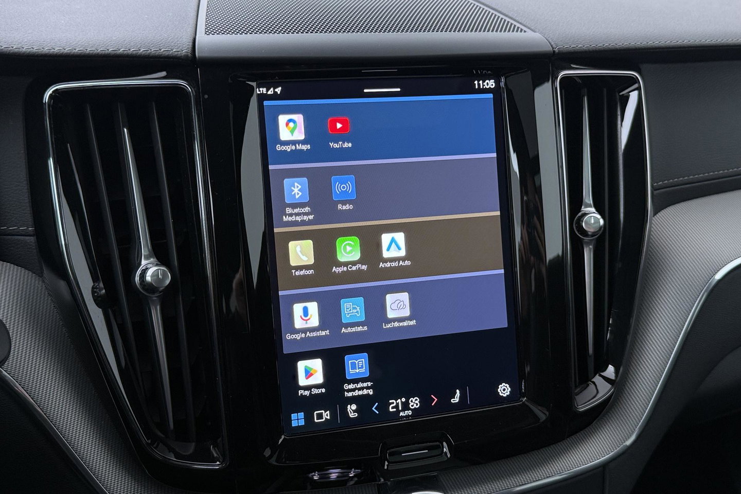 Volvo XC60 T6 Plug-in hybrid Ultra Black Edition | Luchtvering | Bowers&Wilkins | Massage | Head-Up | 360° Camera