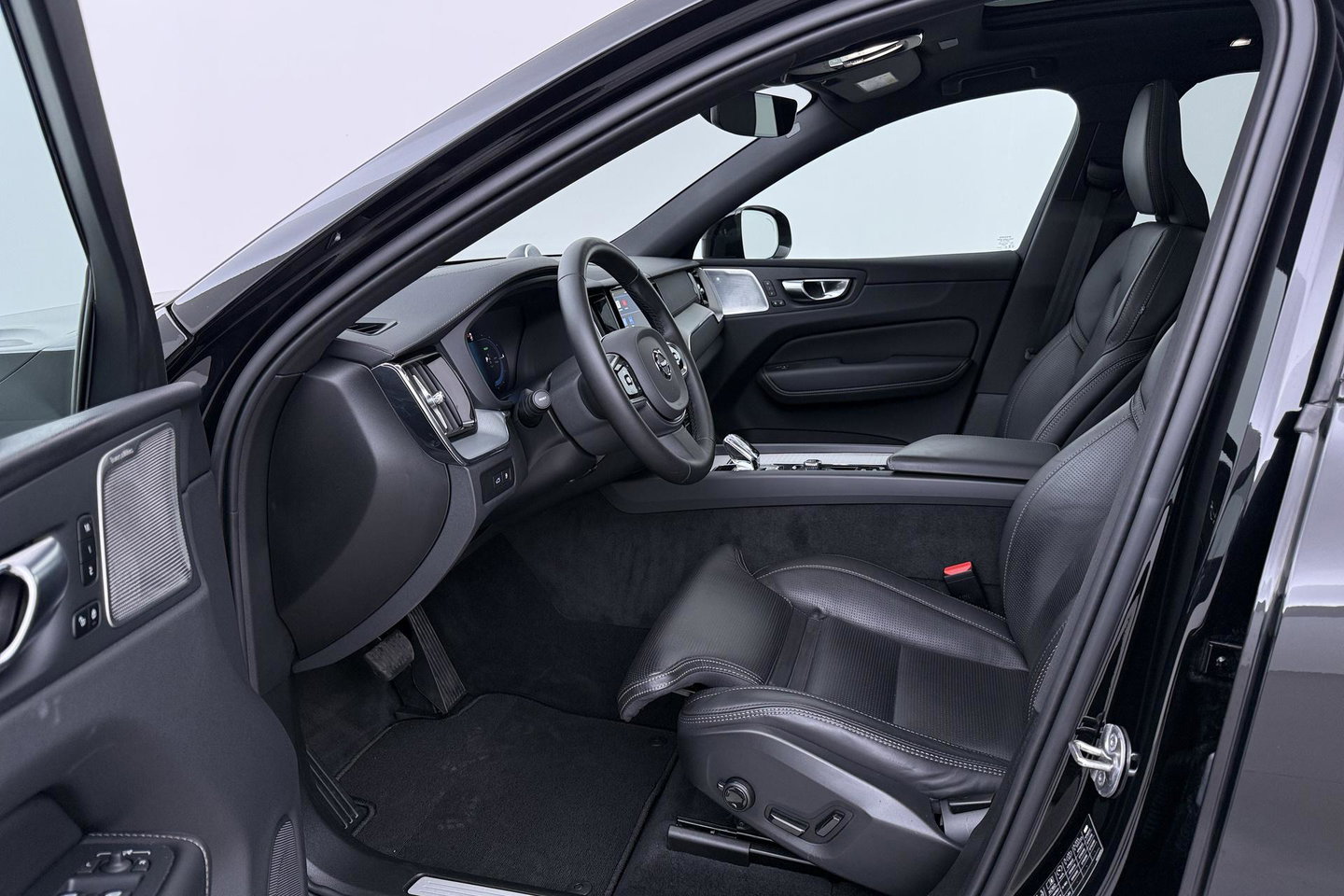 Volvo XC60 T6 Plug-in hybrid Ultra Black Edition | Luchtvering | Bowers&Wilkins | Massage | Head-Up | 360° Camera