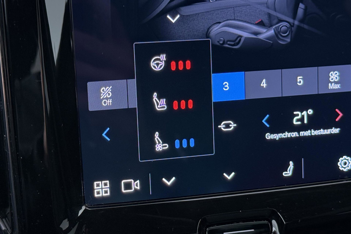 Volvo XC60 T6 Plug-in hybrid Ultra Black Edition | Luchtvering | Bowers&Wilkins | Massage | Head-Up | 360° Camera
