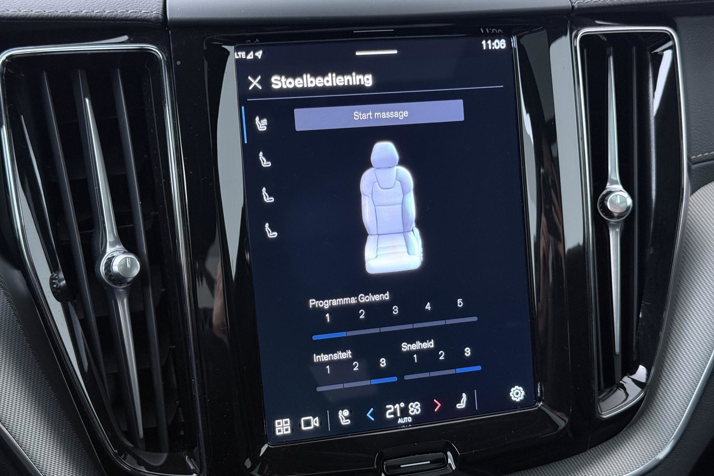 Volvo XC60 T6 Plug-in hybrid Ultra Black Edition | Luchtvering | Bowers&Wilkins | Massage | Head-Up | 360° Camera