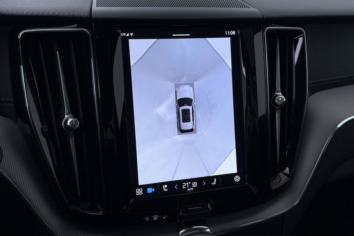 Volvo XC60 T6 Plug-in hybrid Ultra Black Edition | Luchtvering | Bowers&Wilkins | Massage | Head-Up | 360° Camera