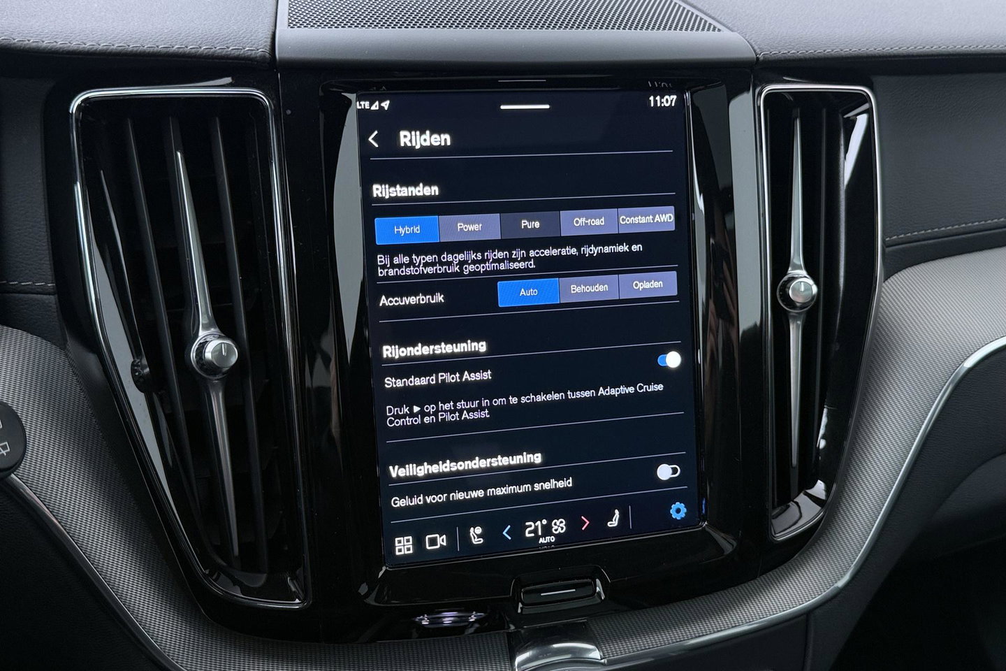 Volvo XC60 T6 Plug-in hybrid Ultra Black Edition | Luchtvering | Bowers&Wilkins | Massage | Head-Up | 360° Camera