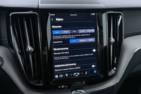 Volvo XC60 T6 Plug-in hybrid Ultra Black Edition | Luchtvering | Bowers&Wilkins | Massage | Head-Up | 360° Camera