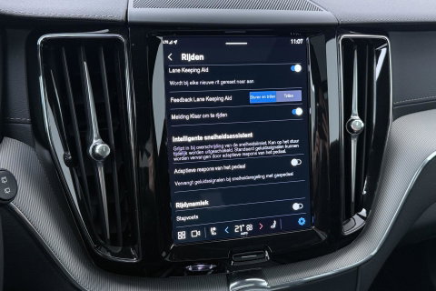 Volvo XC60 T6 Plug-in hybrid Ultra Black Edition | Luchtvering | Bowers&Wilkins | Massage | Head-Up | 360° Camera