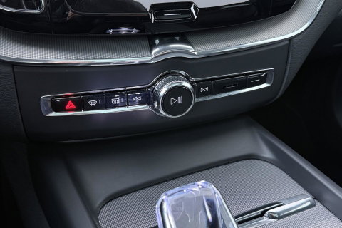 Volvo XC60 T6 Plug-in hybrid Ultra Black Edition | Luchtvering | Bowers&Wilkins | Massage | Head-Up | 360° Camera