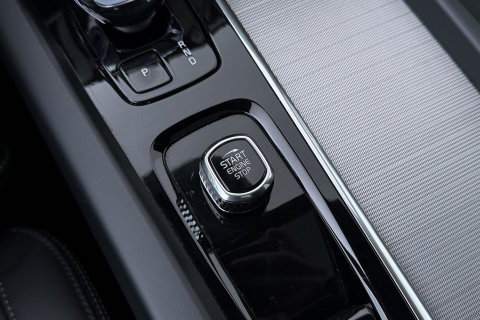 Volvo XC60 T6 Plug-in hybrid Ultra Black Edition | Luchtvering | Bowers&Wilkins | Massage | Head-Up | 360° Camera