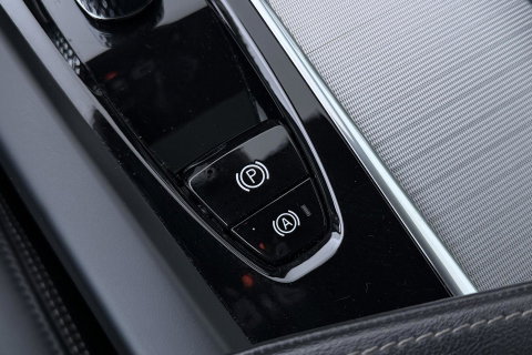 Volvo XC60 T6 Plug-in hybrid Ultra Black Edition | Luchtvering | Bowers&Wilkins | Massage | Head-Up | 360° Camera