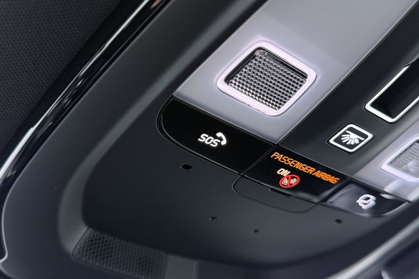 Volvo XC60 T6 Plug-in hybrid Ultra Black Edition | Luchtvering | Bowers&Wilkins | Massage | Head-Up | 360° Camera