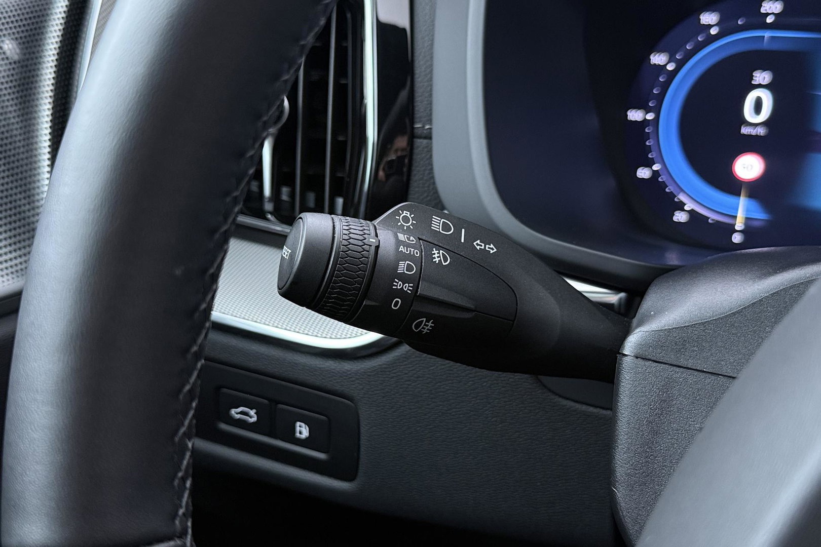 Volvo XC60 T6 Plug-in hybrid Ultra Black Edition | Luchtvering | Bowers&Wilkins | Massage | Head-Up | 360° Camera