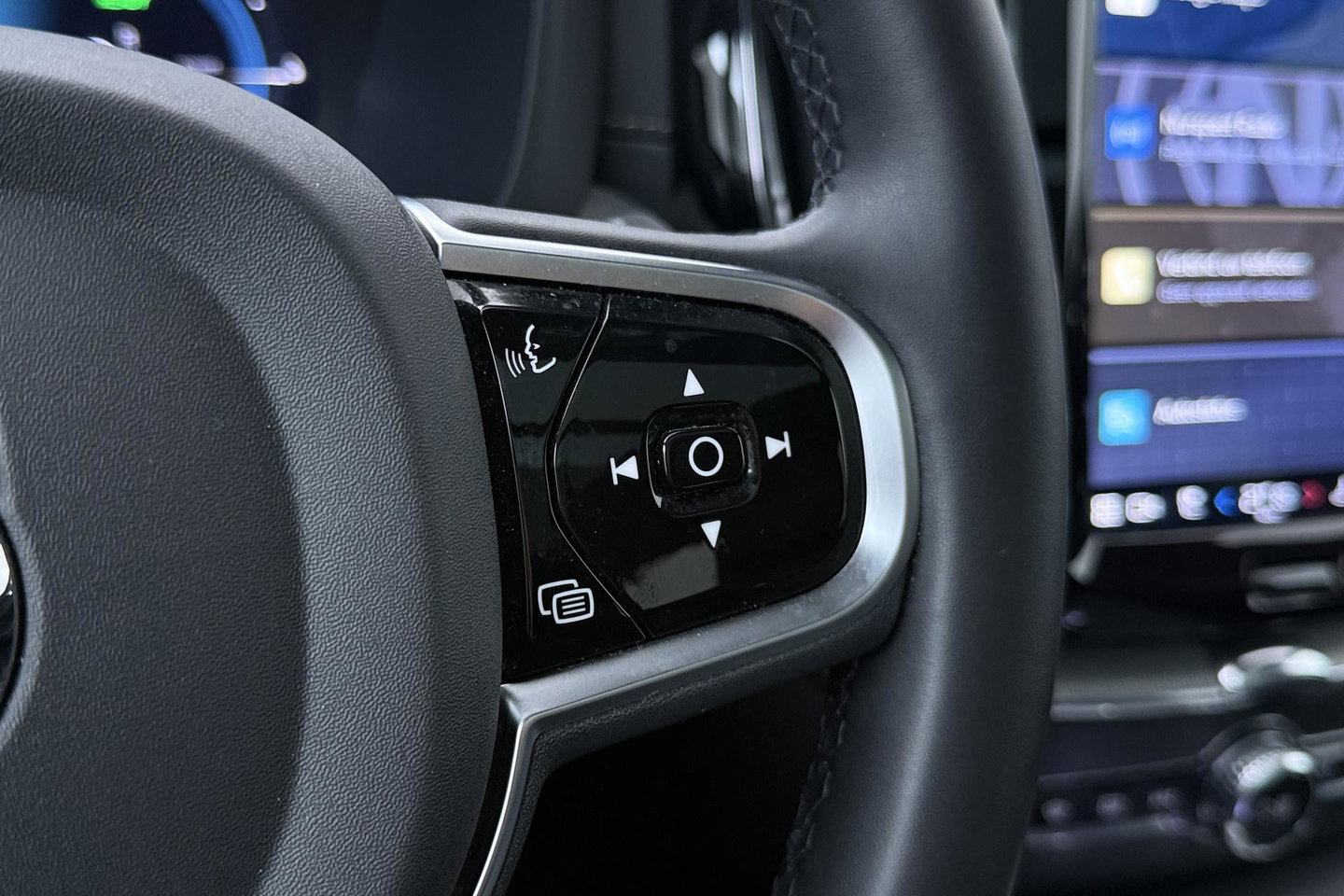 Volvo XC60 T6 Plug-in hybrid Ultra Black Edition | Luchtvering | Bowers&Wilkins | Massage | Head-Up | 360° Camera