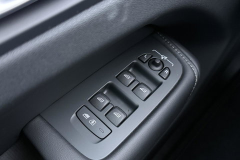 Volvo XC60 T6 Plug-in hybrid Ultra Black Edition | Luchtvering | Bowers&Wilkins | Massage | Head-Up | 360° Camera