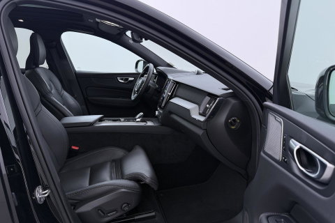 Volvo XC60 T6 Plug-in hybrid Ultra Black Edition | Luchtvering | Bowers&Wilkins | Massage | Head-Up | 360° Camera