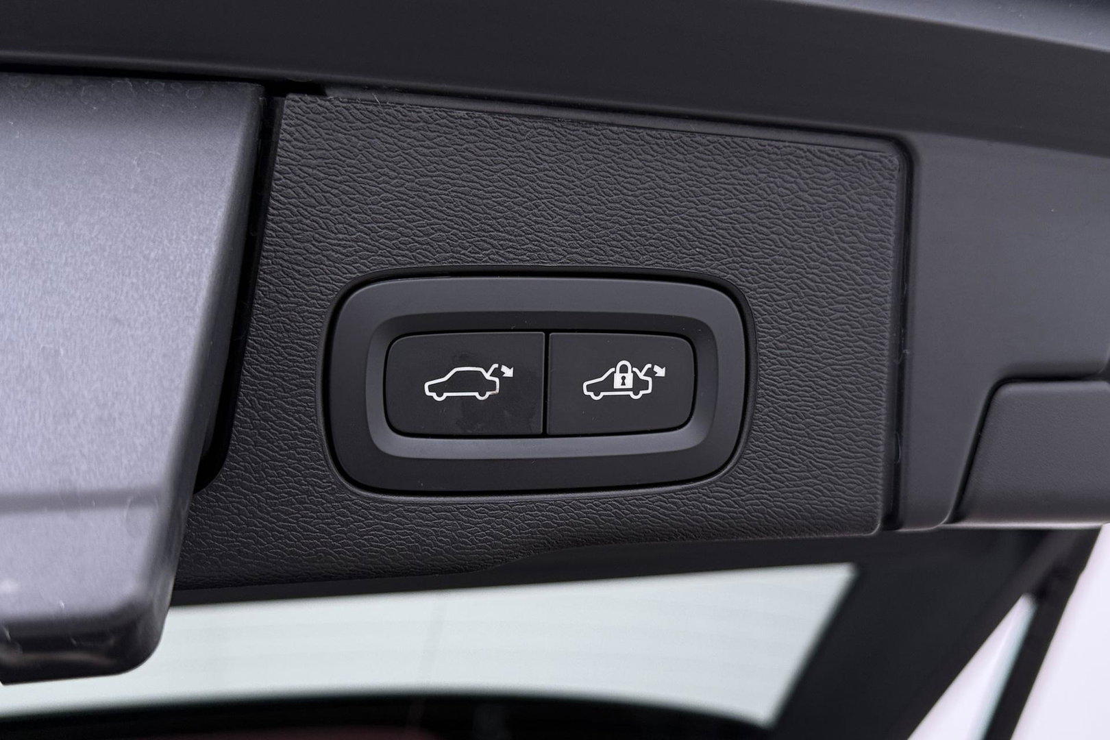 Volvo XC60 T6 Plug-in hybrid Ultra Black Edition | Luchtvering | Bowers&Wilkins | Massage | Head-Up | 360° Camera