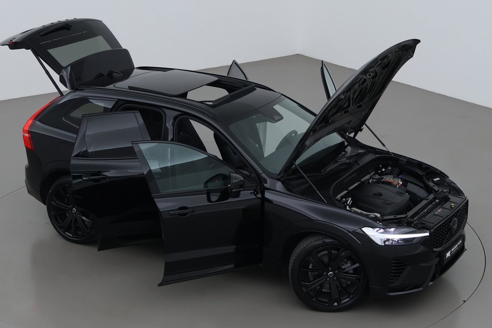 Volvo XC60 T6 Plug-in hybrid Ultra Black Edition | Luchtvering | Bowers&Wilkins | Massage | Head-Up | 360° Camera